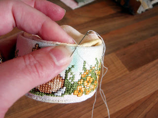 Whip stitch edges of top and sides together.